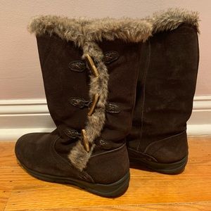 Brown faux fur boots